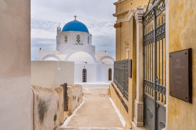 108 Santorini, Pyrgos, Kerk van Aghia Triada.jpg